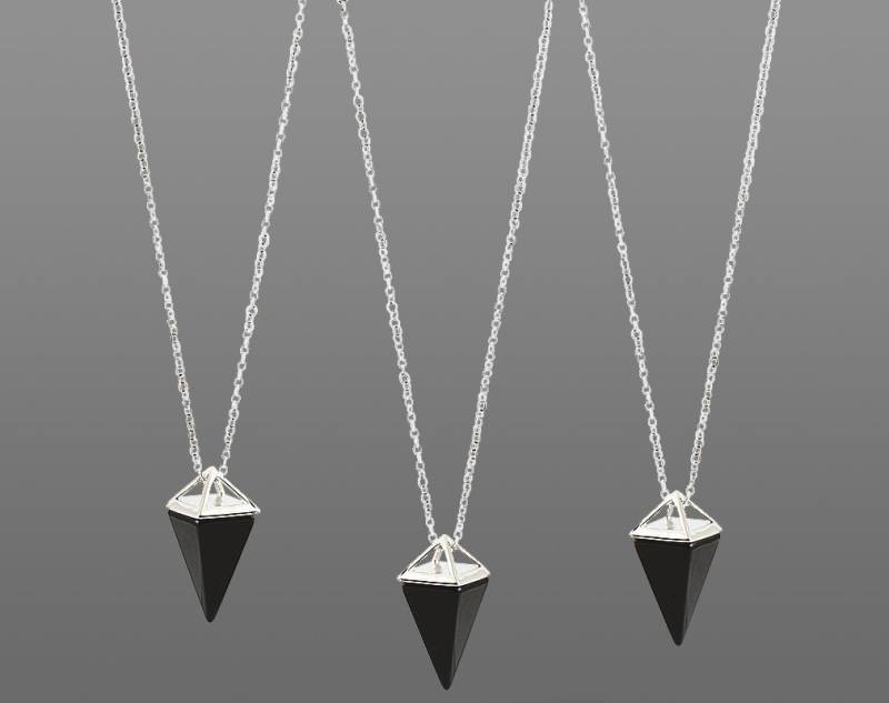 Schwarz Obsidian Halskette Kristall Anhänger Pyramide Punkt Man Crystal von JaneRJewelry