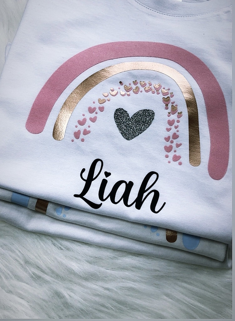 Langarm Shirt Mädchen| Regenbogen | Rainbow Longsleeve| Girl Geburtstagsshirt| T-Shirt Mit Name Personalisiert Babykleidung von JaneasDesign