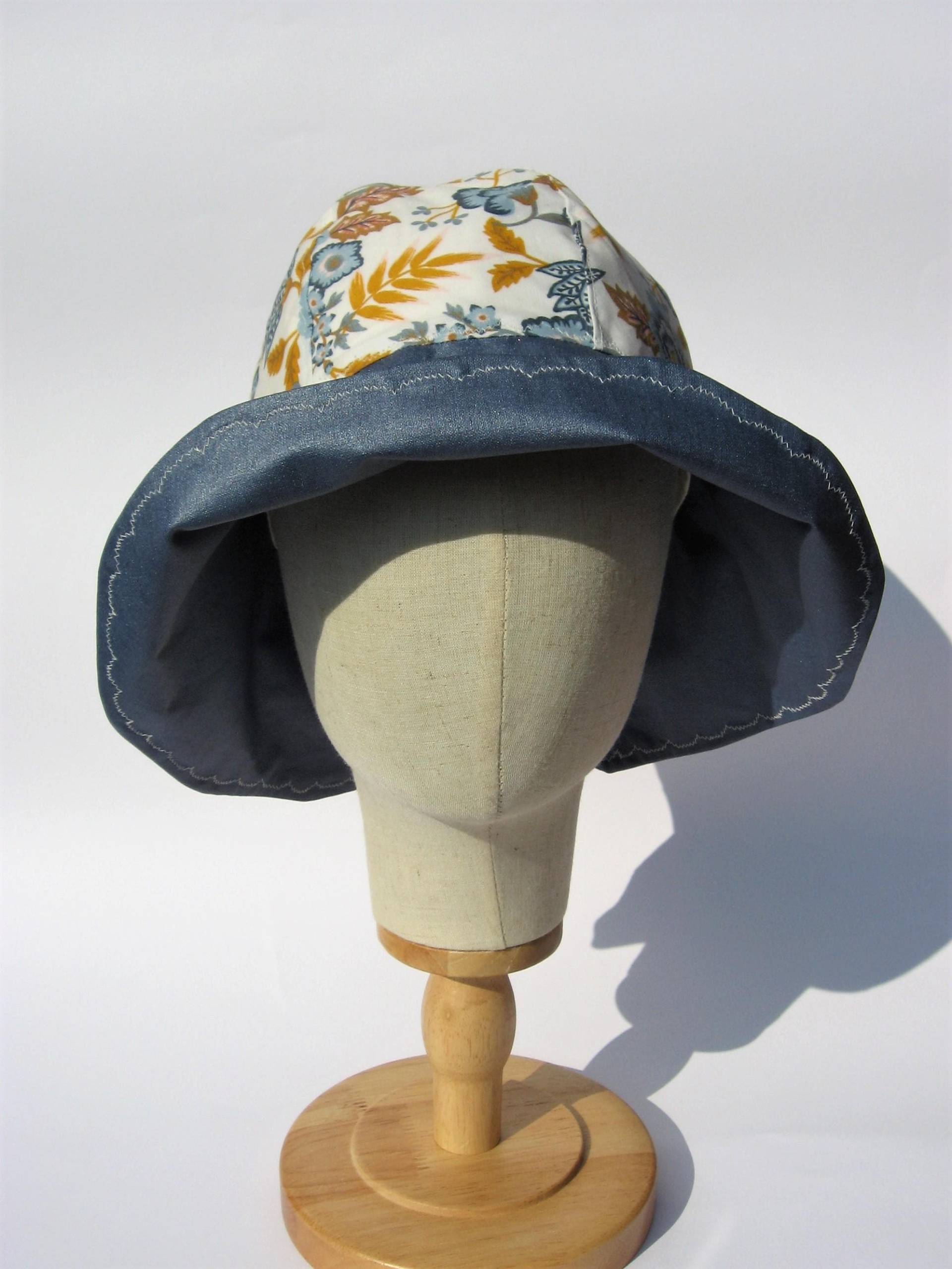 Regenhut Hellblau Mit Blumen, Damen Hut Outdoor, Wetterhut Klassisch, Groesse 55-56 von Janecolori