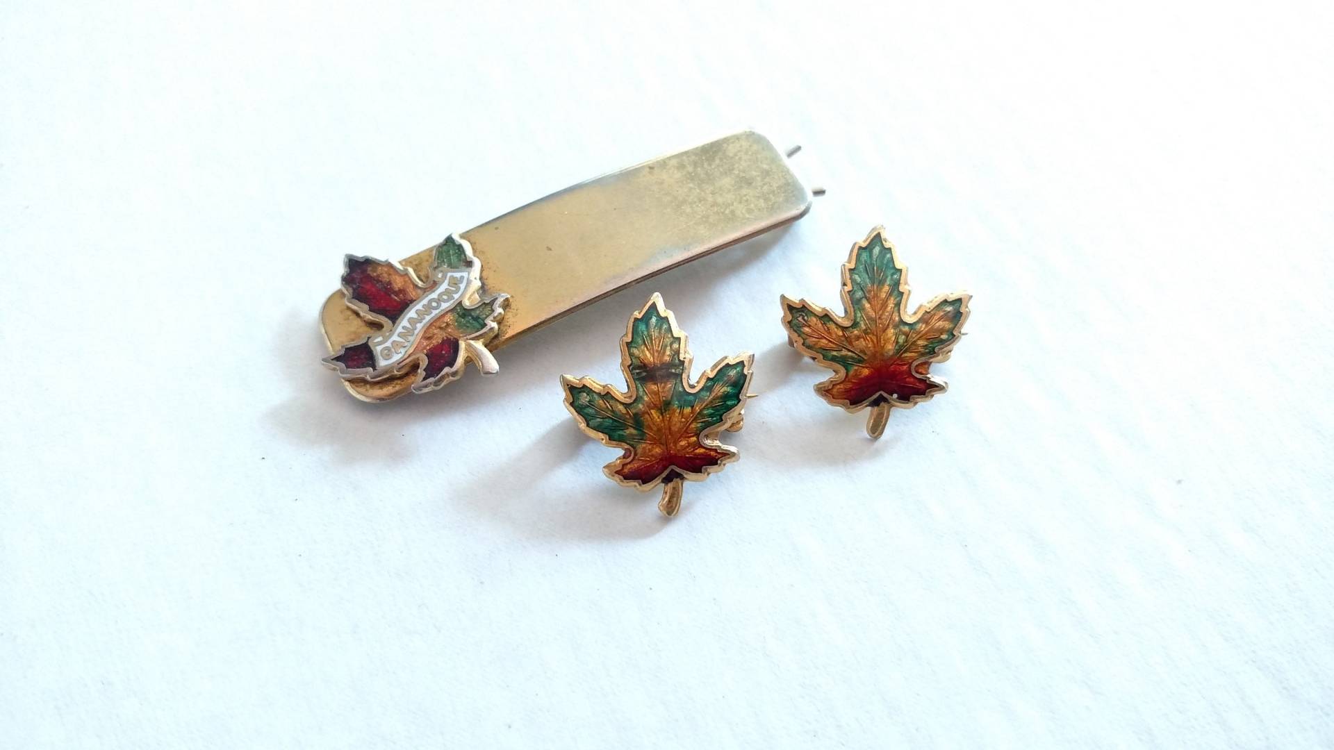 Ahorn Blatt Pin Paar Und Haarspange/Vintage Kanada Gananoque Ontario Metall Mit Gold Finish Rot Gelb Grün Janes Handwerk Versorgung Ahorn Blatt Pin Paar Und Haarspange/Vintage Kanada Gananoque Ontario Metall Mit Gold Finish Rot Gelb Grün Janes Handwerk Versorgung von JanesCraftSupply