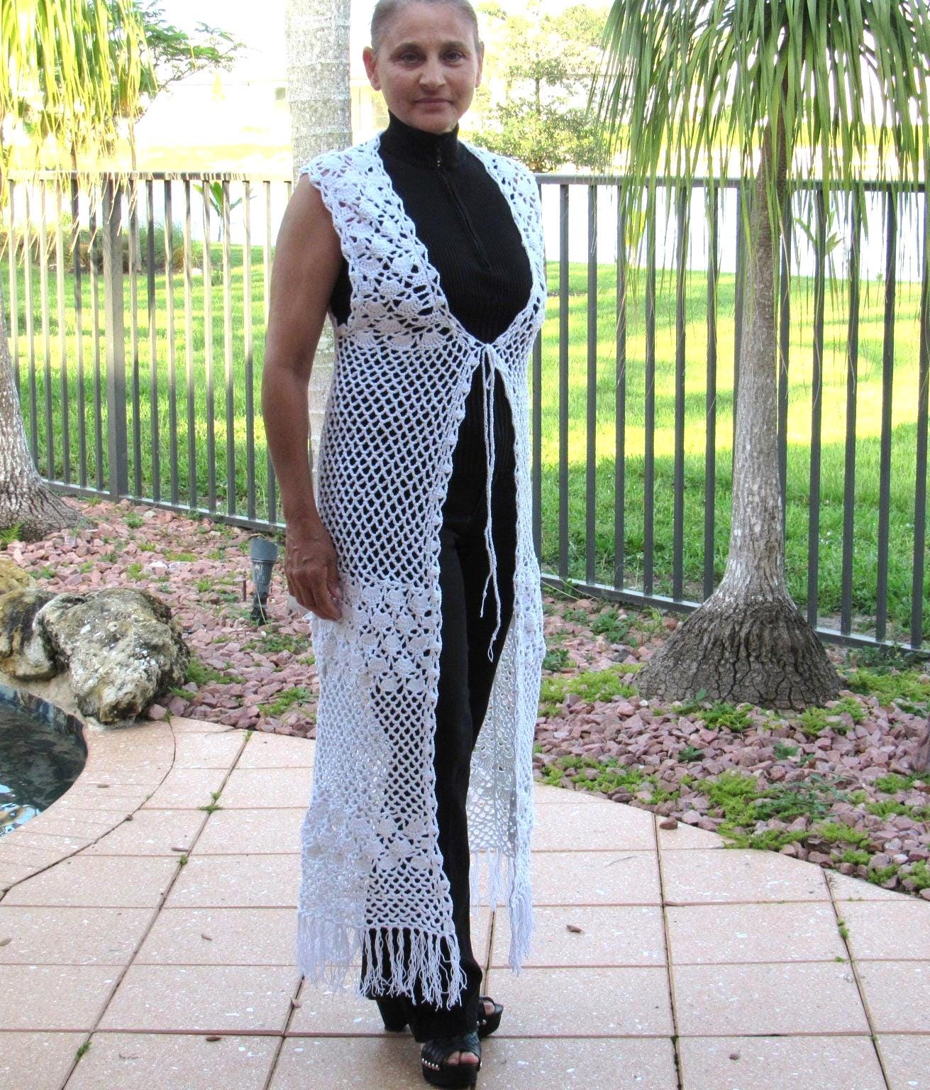Anpassbare Lange Häkelweste Für Frauen, Ärmellose Maxi-Strickjacke Mit Fransen, Strand-Vertuschung, Weißer Langer Staubwedel Anpassbare Lange Häkelweste Für Frauen, Ärmellose Maxi-Strickjacke Mit Fransen, Strand-Vertuschung, Weißer Langer Staubwedel von Janevadesigns