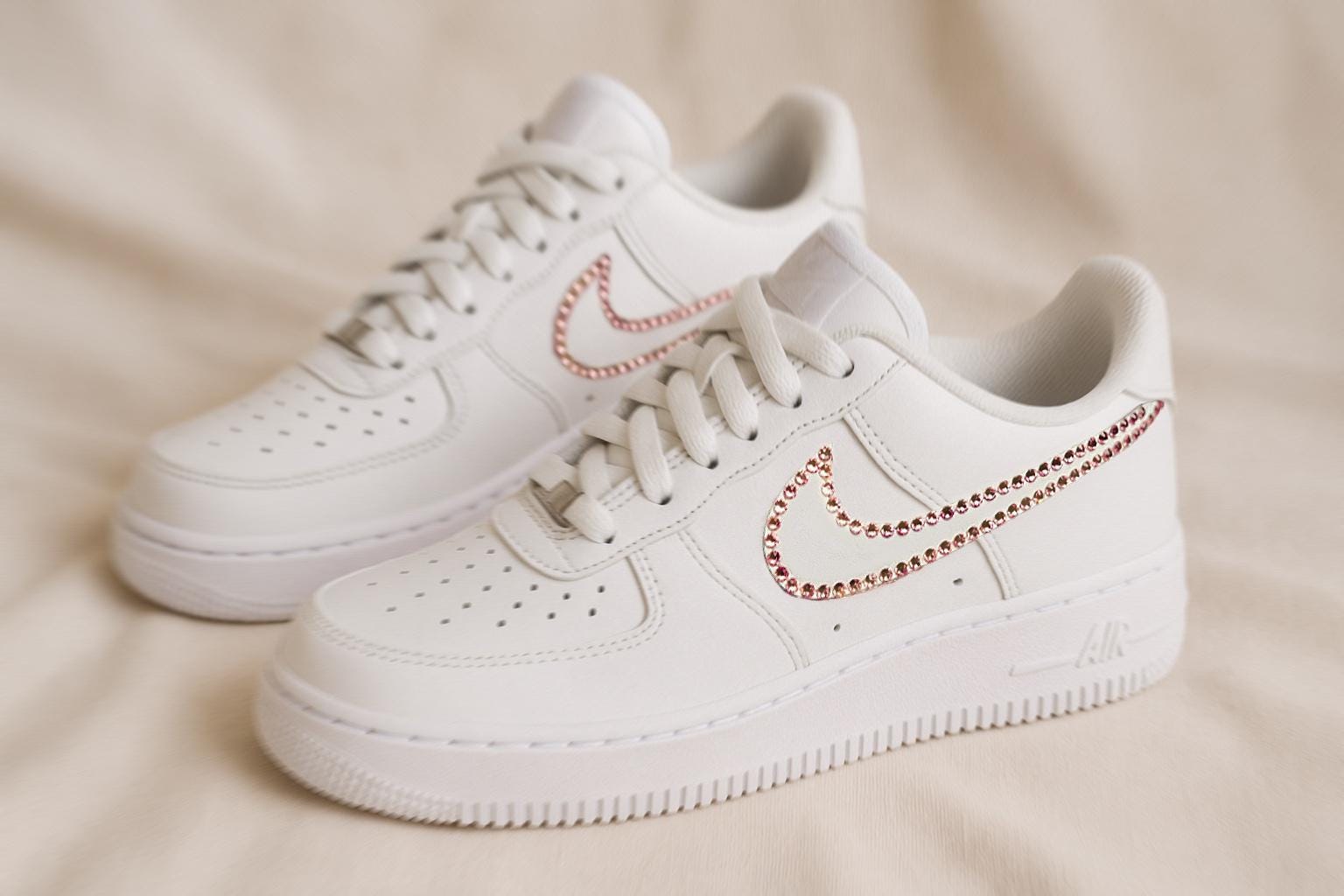 Custom Air Force 1 Sneaker - Swarovski Strass "Delicate Crystal" in Light Peach Glitzer von JaniceArtBoutique