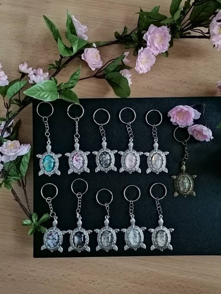 Handmade Cabochon Schildkröten Schlüsselanhänger von JaninaJewelryShop