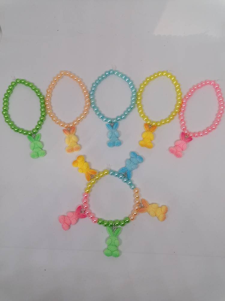 Süße Perlenarmbänder Mit Bunny Anhänger von JaninaJewelryShop