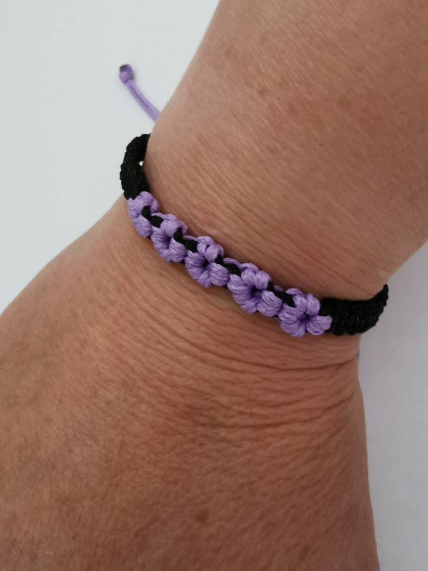 Makramee-Blumenarmband, Geflochtenes Freundschaftsarmband, Verstellbares Schnurarmband, Kordelarmband Für Mädchen, Gewebtes Armband Frauen von JanineACreations