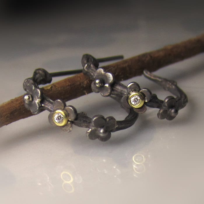 Oxidierte Sterling Silber Diamant Creolen Zweig & Gänseblümchen, 750Er Gold von JanishJewels