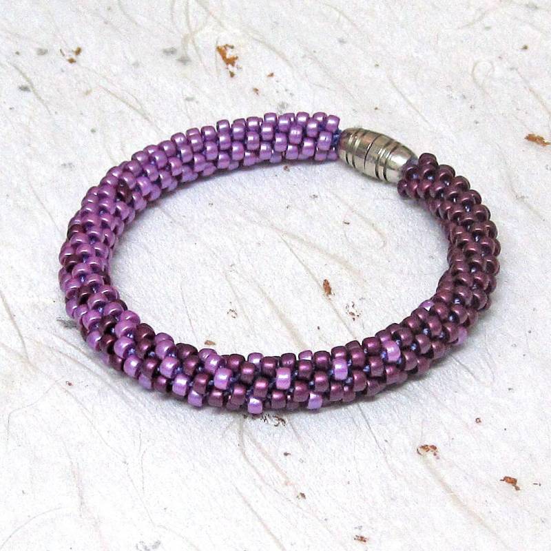 Kumihimo Perlenarmband Lila Armband Blended Kumihimo Perlenarmband Lila Armband Blended von JanislaJewels