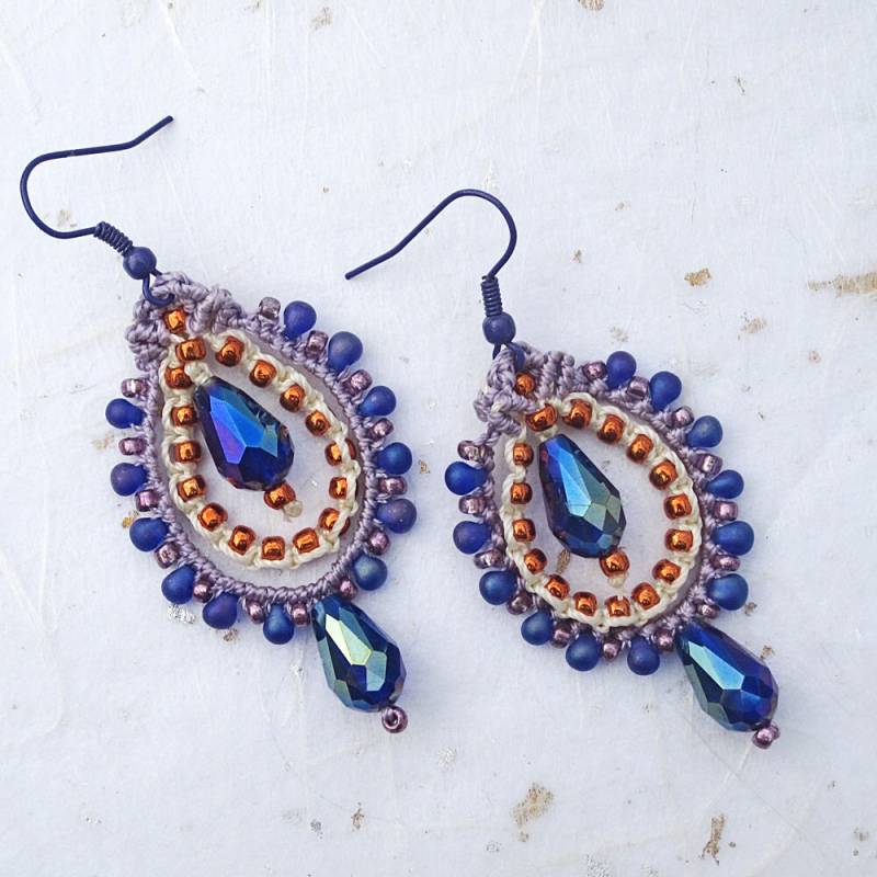 Lila Und Orange Micromacrame Tropfen Ohrringe von JanislaJewels
