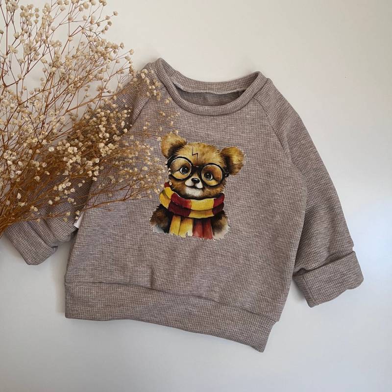 Pullover Sweatshirt Zauberbär in Verschiedenen Größen, Statement, Magie, Zauberei, Zauberschule, Newborn, Geschenk, Baby, Geburt von JannidesignShop