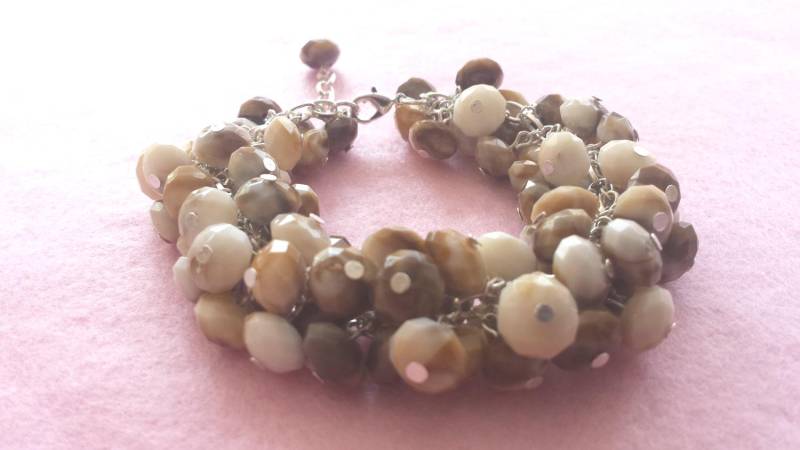 Natürliche Farbtöne Chunky Cluster Armband, Strand Tragen Oder Statement Armband von JansGems2012