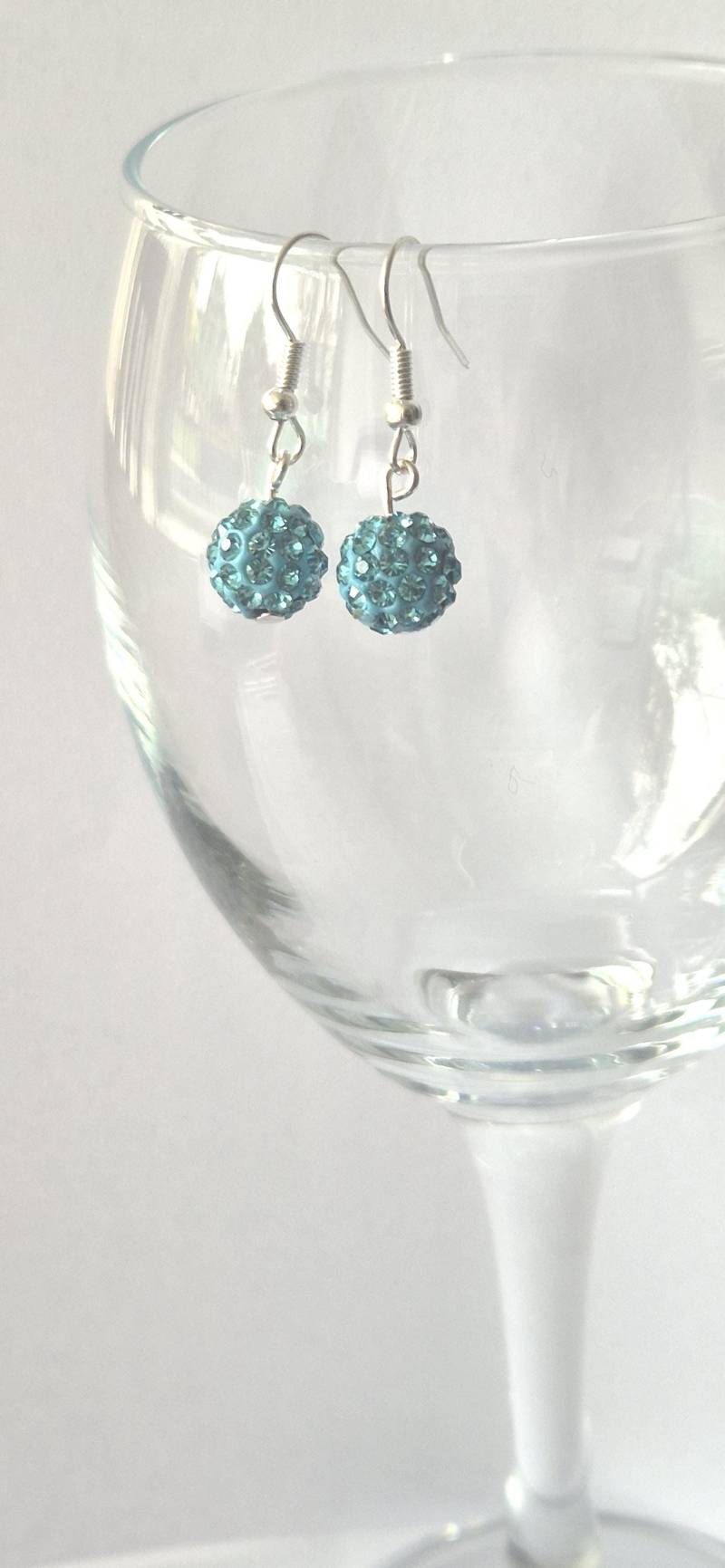 Shamballa Ohrringe, Runde Pave Swarovski Kristall Perlenohrringe, Perlen, Tiefviolette Kristallperlen von JansGems2012