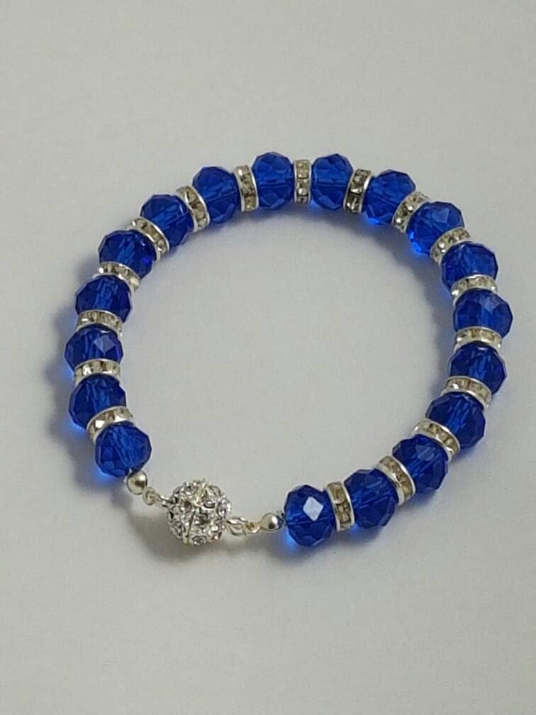 strass Kristall Magnetverschluss Armband Mit Blauen Facettierten Glasperlen Und Bergkristall Spacern von JansGems2012