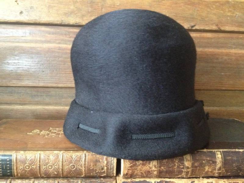 1920Er Flapper Cloche Hut Henry Pollak New York 100 Schwarz Gefilzte Wolle Downton Abbey Style von JansVintageStuff