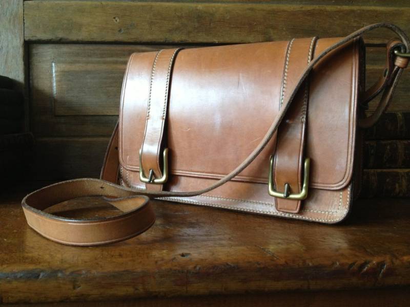 Braune Ledertasche Mit Gürtel, Handtasche Mini Aktentasche Nach Maß Aus Sattelleder von JansVintageStuff