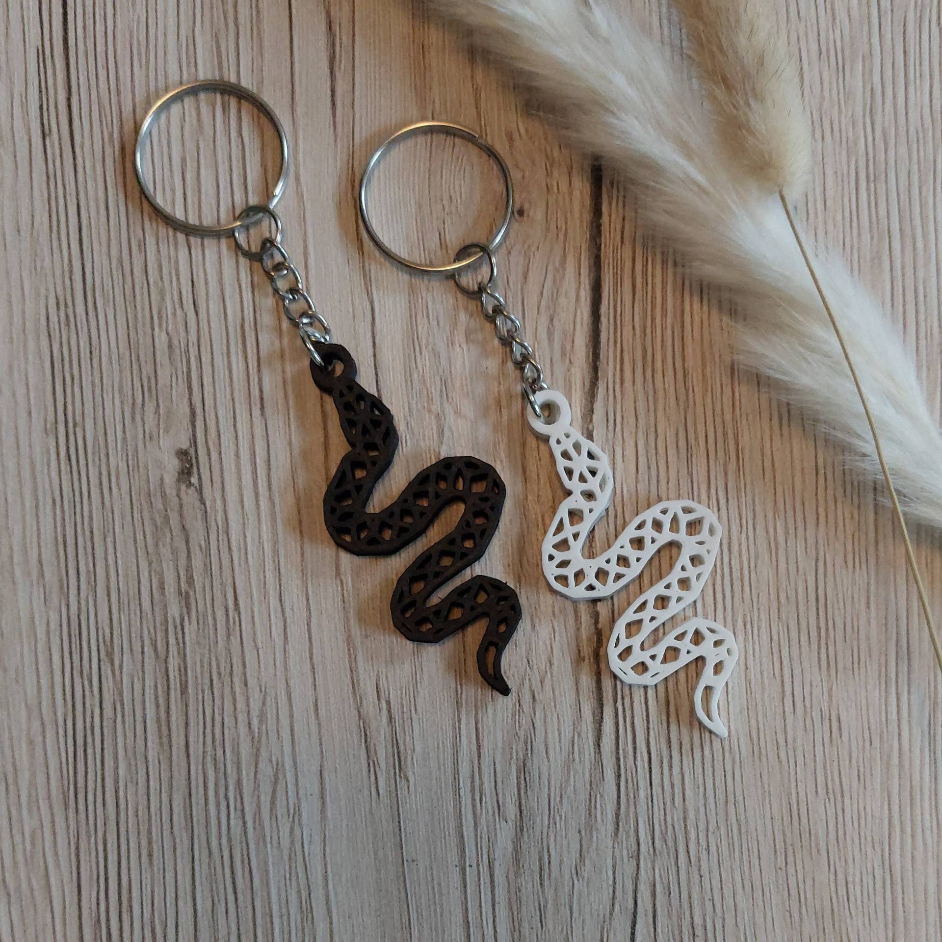 Schlange Schlüsselanhänger/Taschenanhänger, 3D Gedruckt, Einzigartiges Geschenk, Schwarz, Weiß , Pla/Kunststoff Schlange Schlüsselanhänger/Taschenanhänger, 3D Gedruckt, Einzigartiges Geschenk, Schwarz, Weiß , Pla/Kunststoff von Jansprint