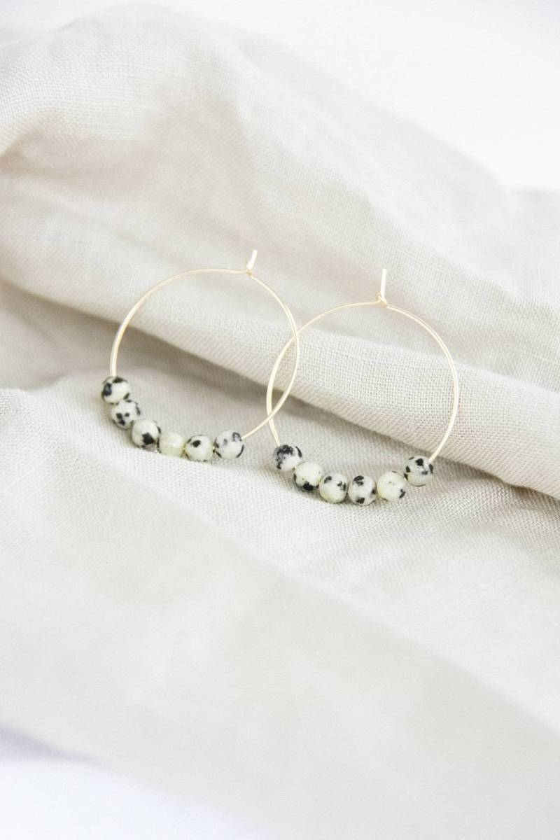 Gold Und Dalmatiner Jaspis Edelstein Midi Creolen - Creme Schwarze Ohrringe Gold Und Dalmatiner Jaspis Edelstein Midi Creolen - Creme Schwarze Ohrringe von JanuaryElevenCo