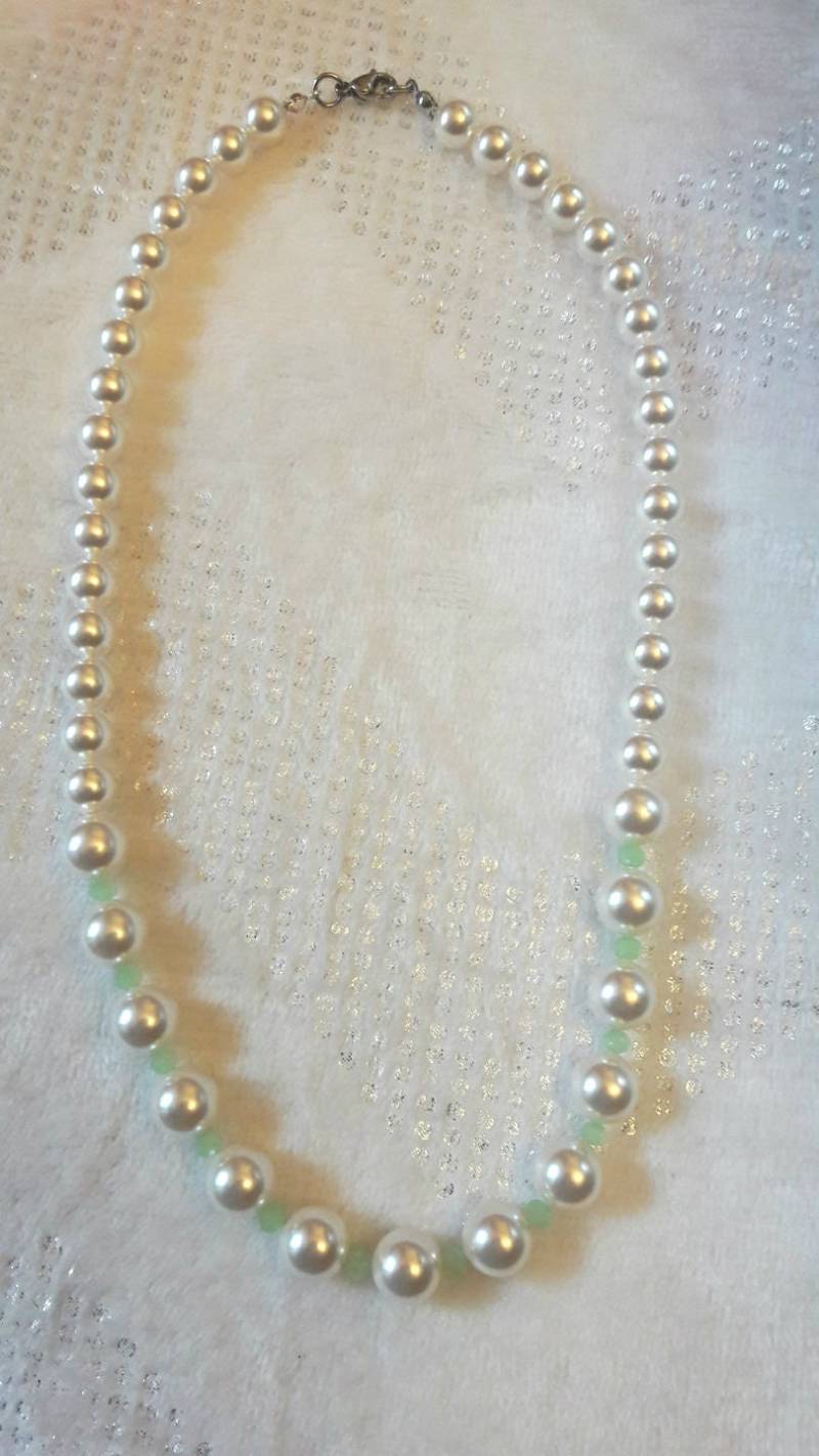 Elegantes Set Aus Weißen Swarovski-Perlen Elegantes Set Aus Weißen Swarovski-Perlen von Janyscrea
