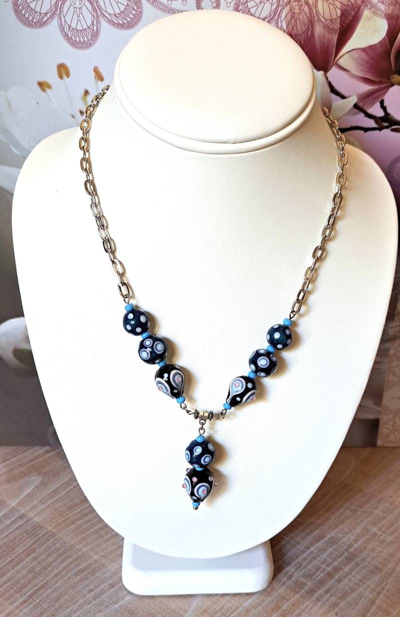 Halskette Mit Lampwork-Gesponnenen Glasperlen Von Art-Ti-Show Und Stahlkette von Janyscrea