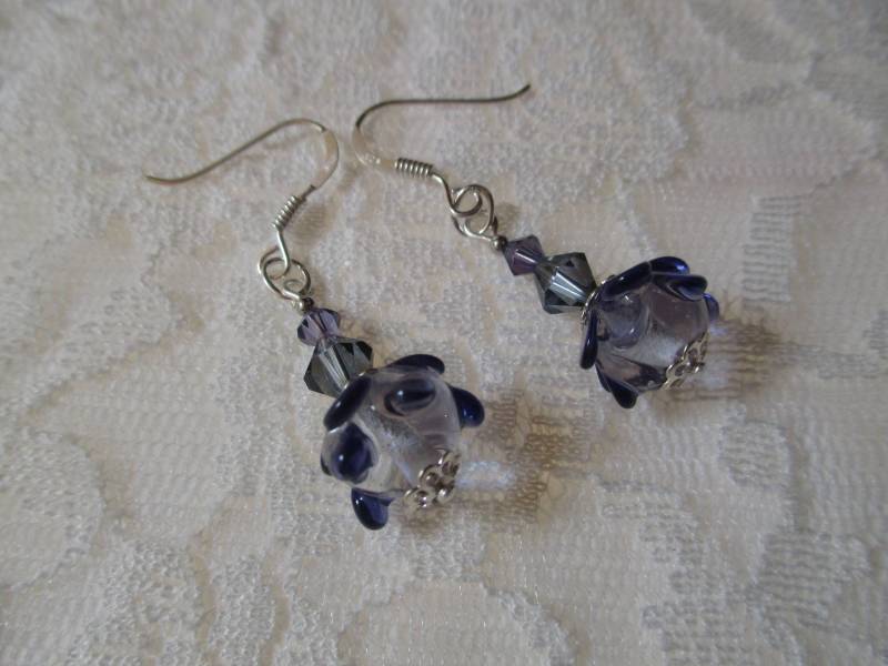 Lampwork-Gesponnene Perlenohrringe Und Swarovski-Perlen von Janyscrea