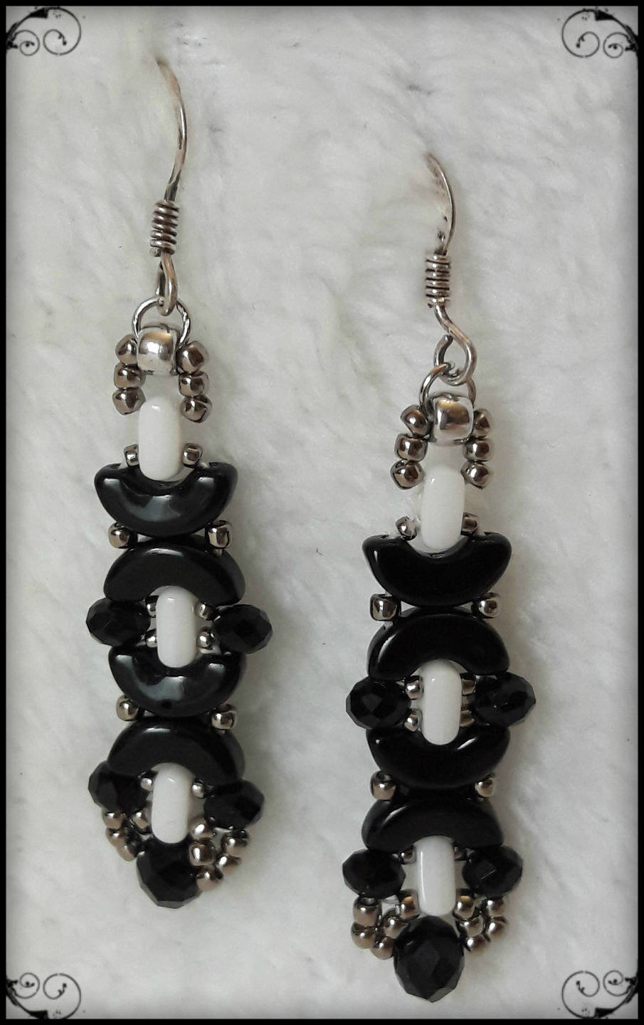 Nadelgewebte Ohrringe Mit Glasperlen Von Puca von Janyscrea