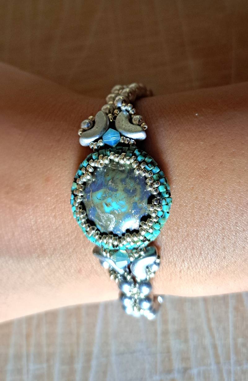 Nadelgewebtes Armband Mit Puca-Glasperlen Und Purecristal-Kreiseln von Janyscrea