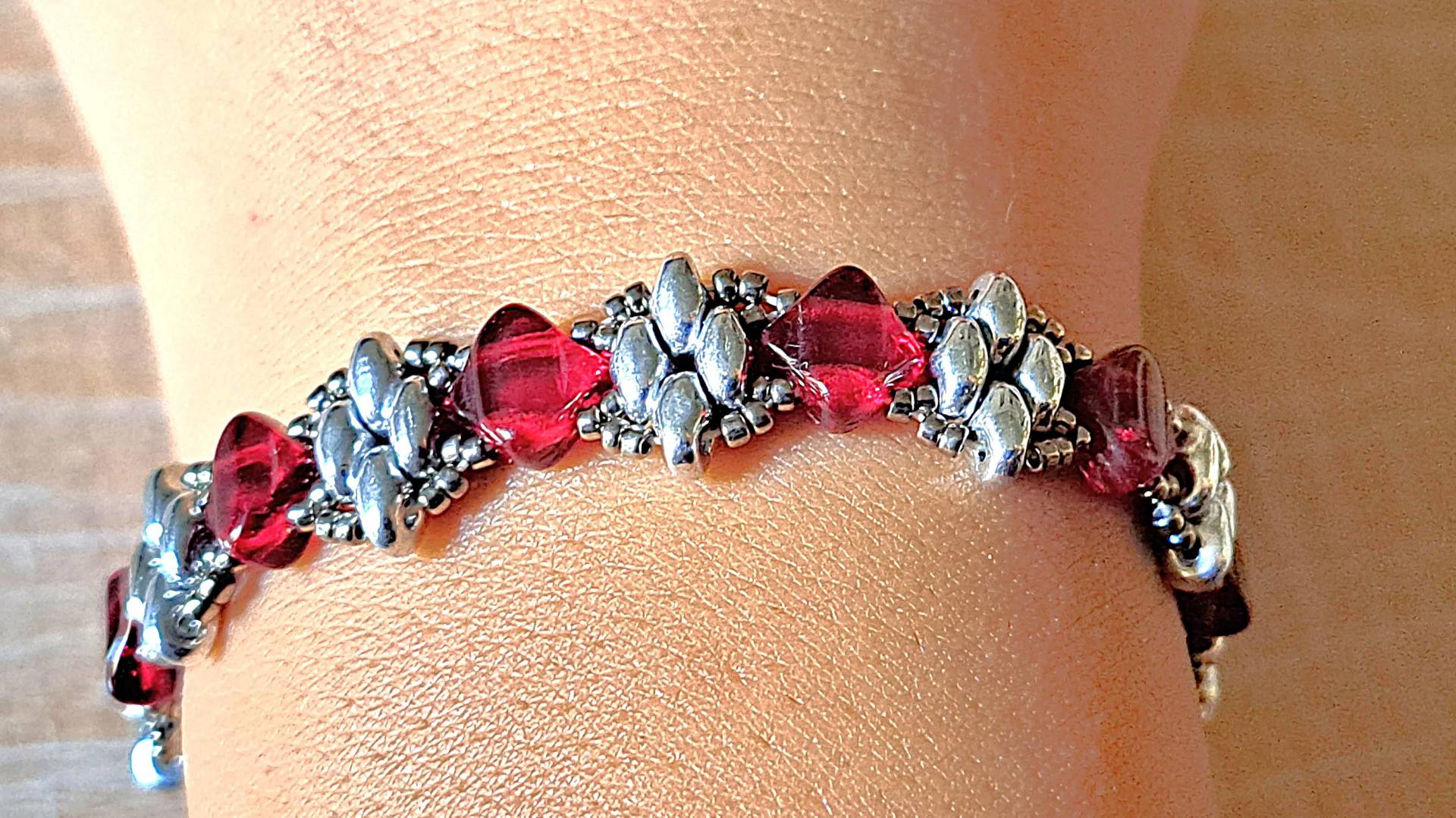 Nadelgewebtes Armband Mit Puca-Glasperlen von Janyscrea