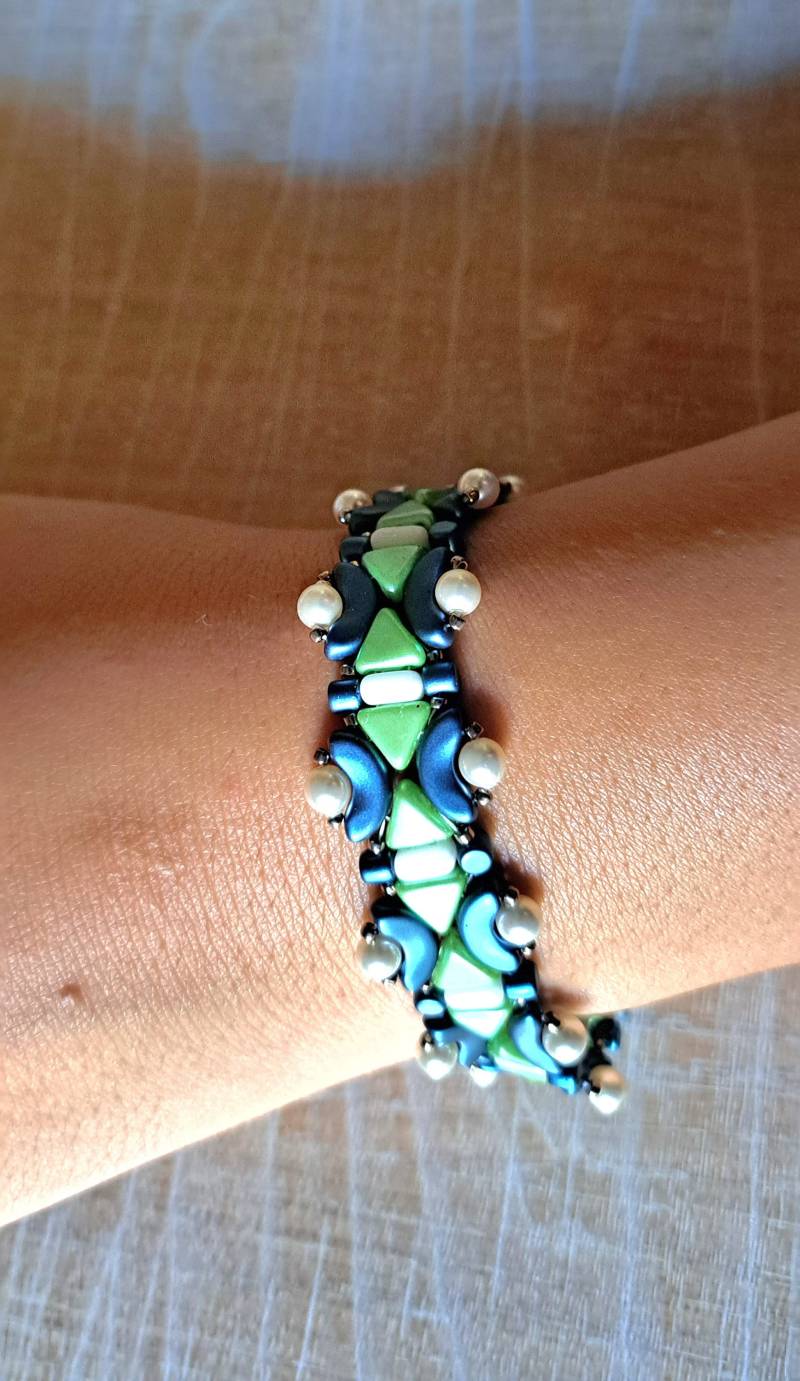 Nadelgewebtes Armband Mit Puca-Glasperlen Nadelgewebtes Armband Mit Puca-Glasperlen von Janyscrea