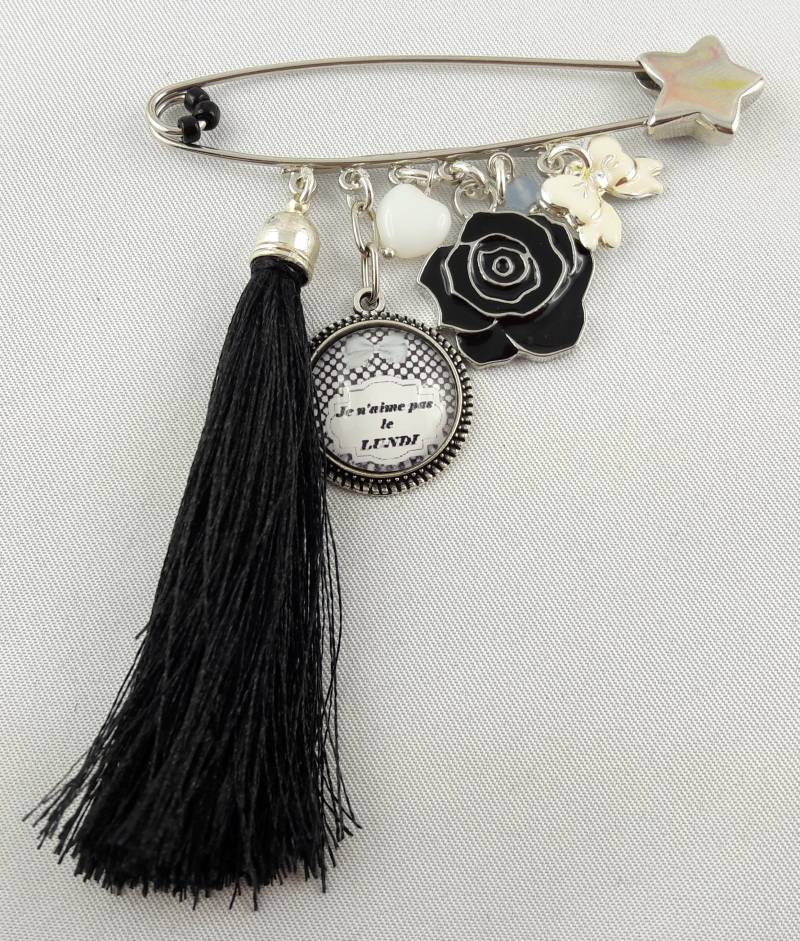 Pin-Brosche Mit Stern, Pompon, Schwarzer Rose, Cabochon-Anhänger von Janyscrea