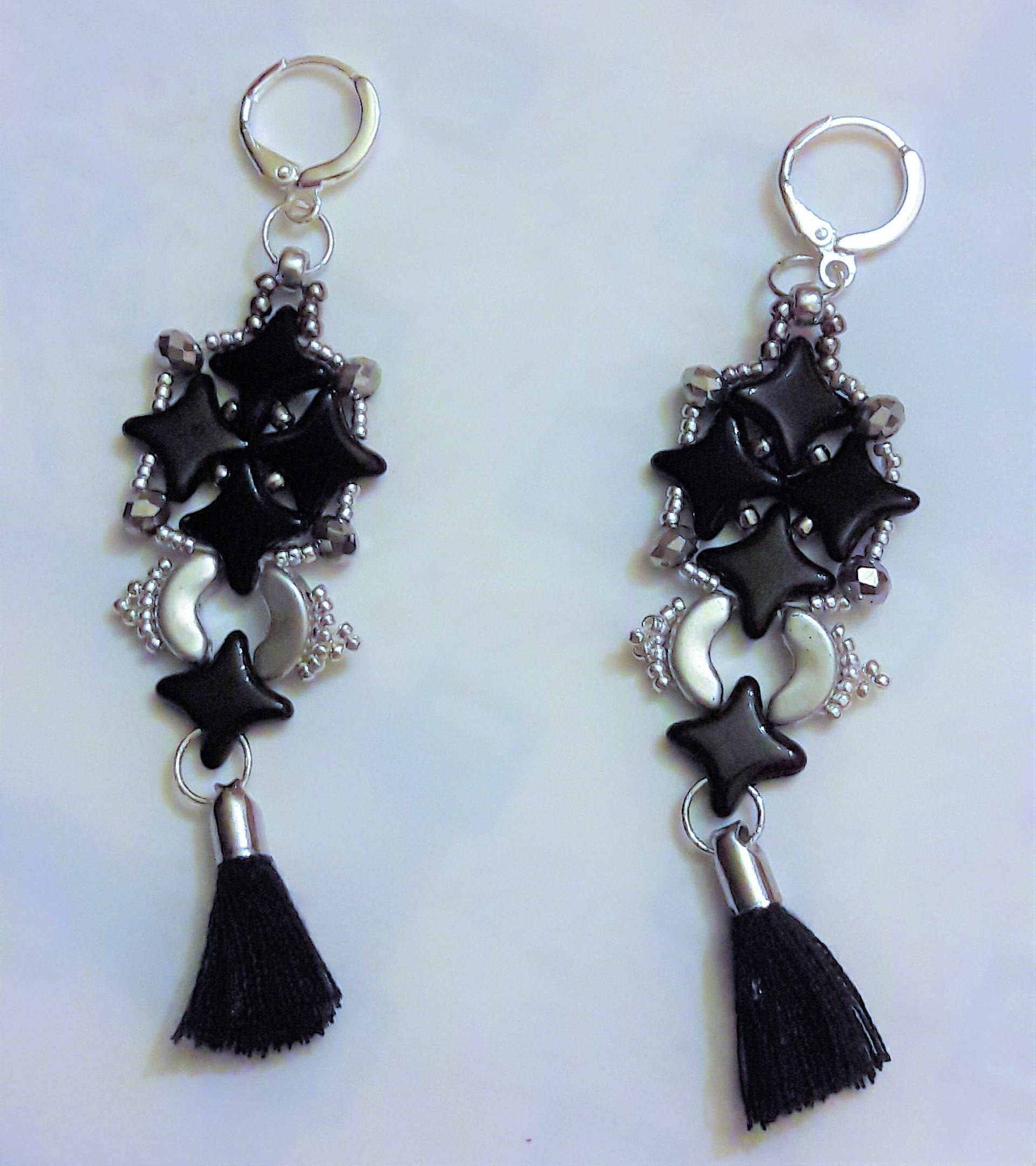 „stella" Nadelgewebte Ohrringe Mit Glas-/Rocailles-/Quastenperlen von Janyscrea