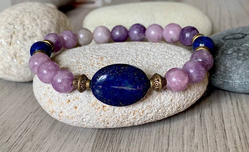 Lepidolith Lapis Lazuli Edelstein Armband Beruhigendes Chakra Mala Lepidolith Lapis Lazuli Edelstein Armband Beruhigendes Chakra Mala von JapaDesigns