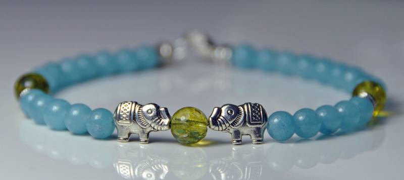 Aquamarin Peridot Edelstein Fußkettchen Tibet Silber Elefanten Anhänger von JapaDesigns