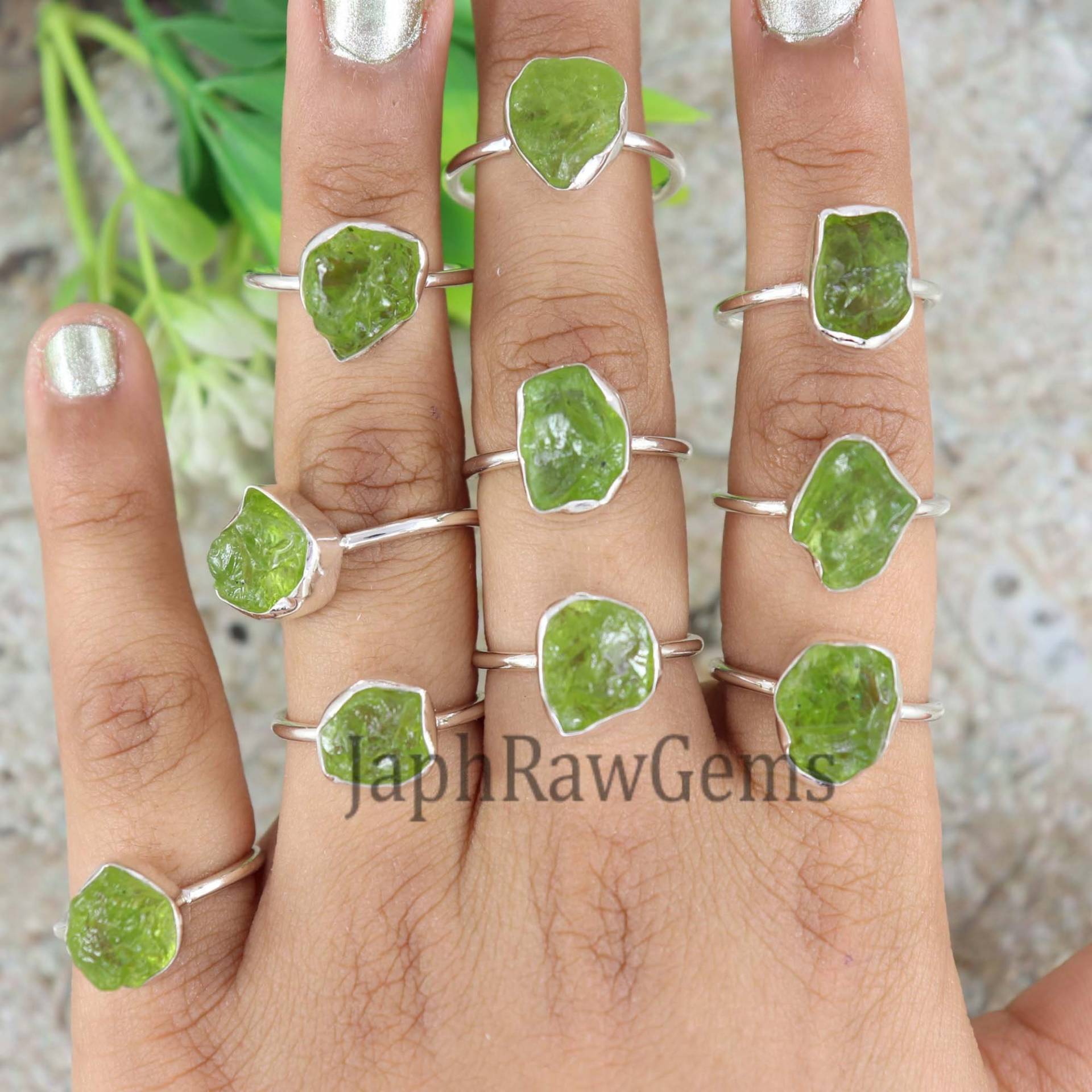 Natürlicher Peridot Ring, Roher Sterling Silber Ungeschliffener Edelstein Kristall Heilkristall Ringe Für Frauen von JaphRawGems