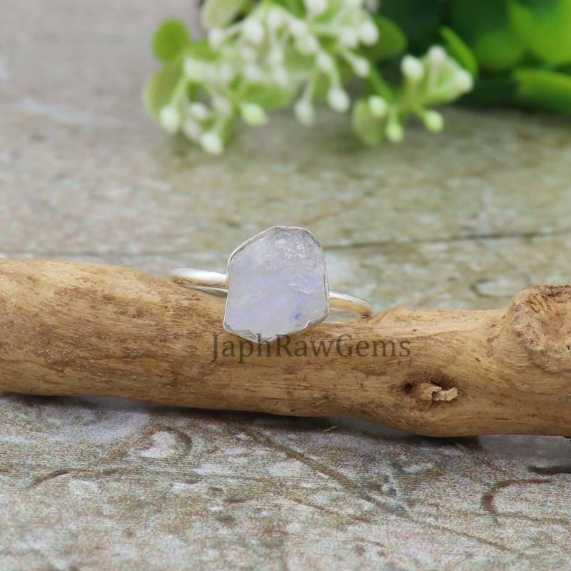 Regenbogen Mondstein Ring, Sterling Silber Ungeschliffener Edelstein Kristall Rohstein Weihnachtsgeschenk Ring von JaphRawGems