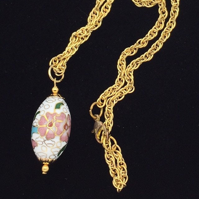 Vintage Cloisonne Ei Anhänger Halskette Rosa Blumen Vintage Cloisonne Ei Anhänger Halskette Rosa Blumen von JarrahsJewels
