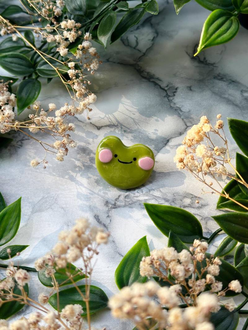 Handmade Frog Pins | Froggie Brooch Cute Jewelry Animal Pin Handcrafted Item Froggie Love Green von JasminKu