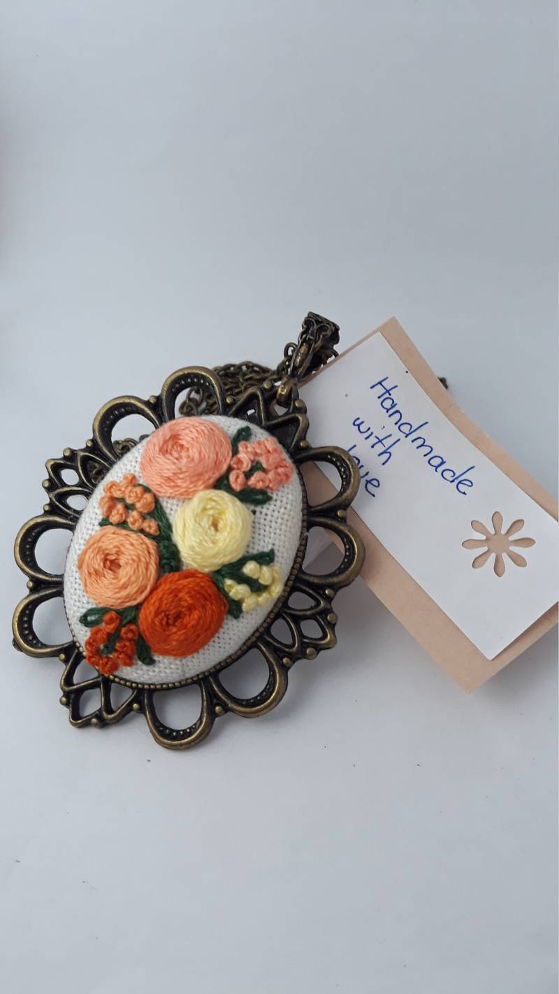 Handbestickte Halskette, Bestickte Blumen Florale Geschenk Für Sie, Handarbeit Handbestickte Halskette, Bestickte Blumen Florale Geschenk Für Sie, Handarbeit von JasmineHandcraftShop