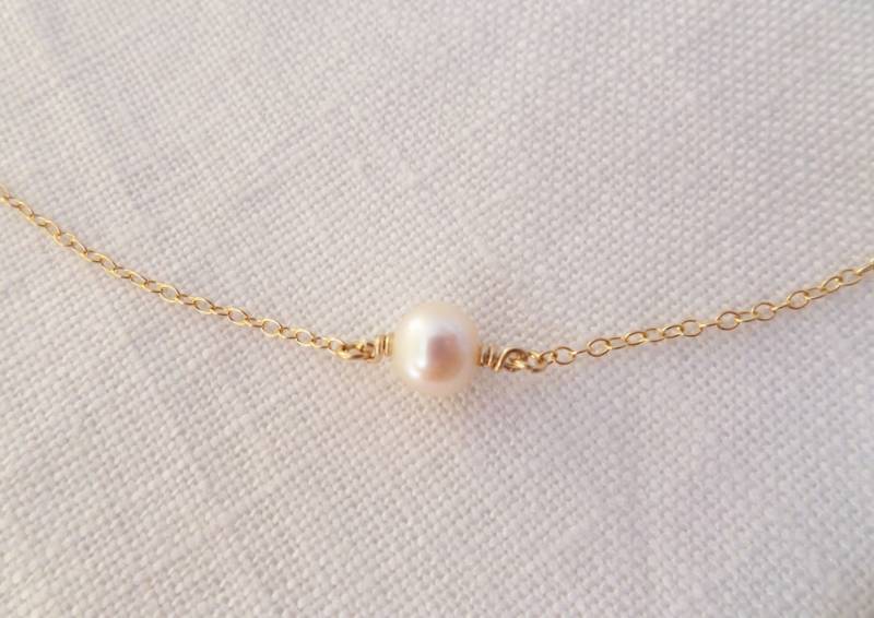 Zarte Süßwasser Perlenkette, Minimal Hängende Perle An 14K Gf, Sterling Silber Kette. Schlichte Layering Kette, Hochzeit, Brautjungfer Zarte Süßwasser Perlenkette, Minimal Hängende Perle An 14K Gf, Sterling Silber Kette. Schlichte Layering Kette, Hochzeit, Brautjungfer von JasmineLaneboutique