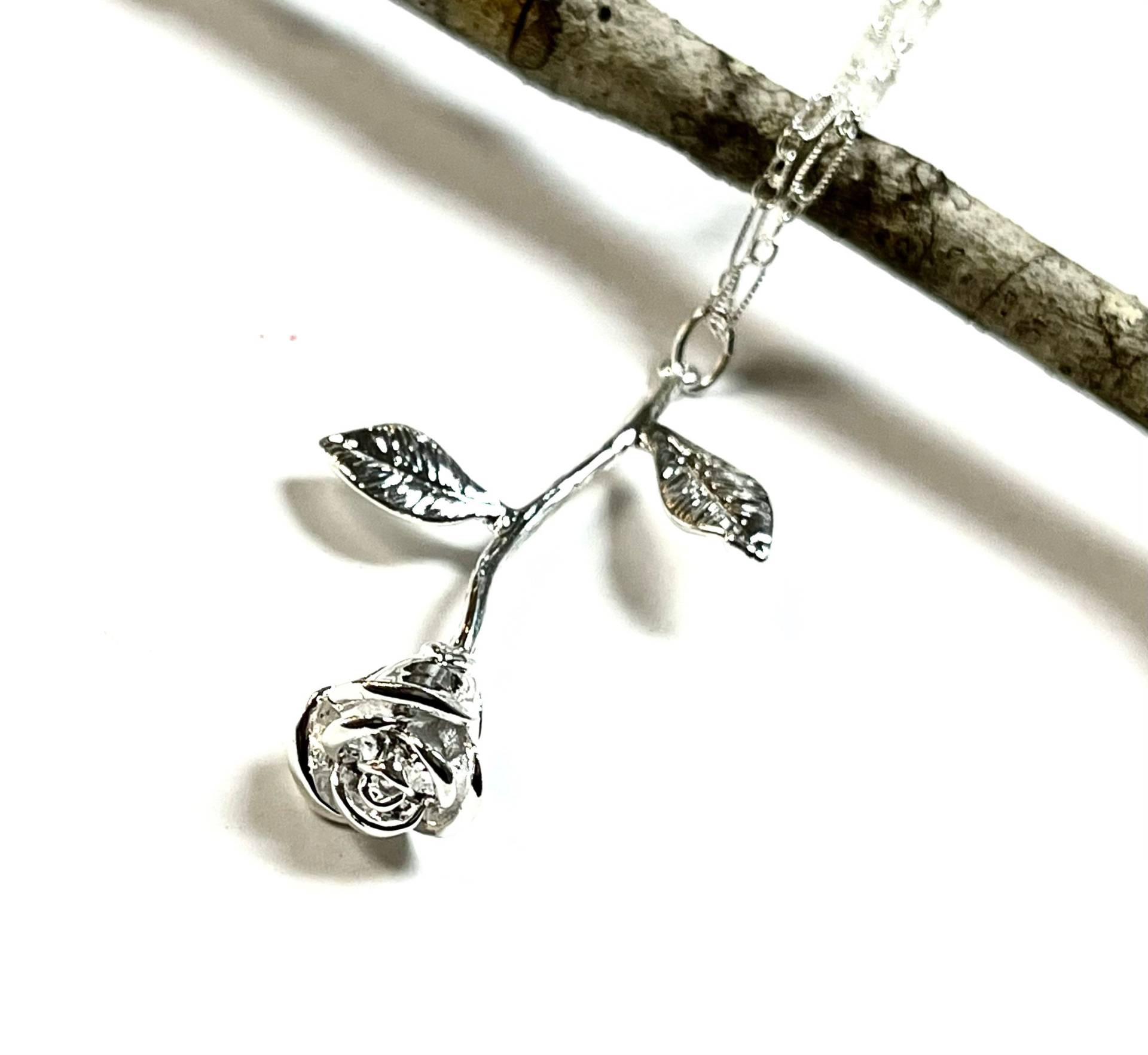 Silber Rose Halskette, Blume Schmuck, Blumenschmuck, Rosebud Sommerschmuck, Brautjungfer Geschenk Silber Rose Halskette, Blume Schmuck, Blumenschmuck, Rosebud Sommerschmuck, Brautjungfer Geschenk von JasminesDaintyJewels