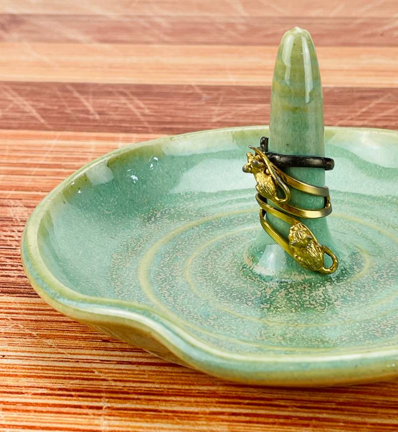 Ringständer | Grüne Glasur Ringständer | Grüne Glasur von JasonWolffPottery