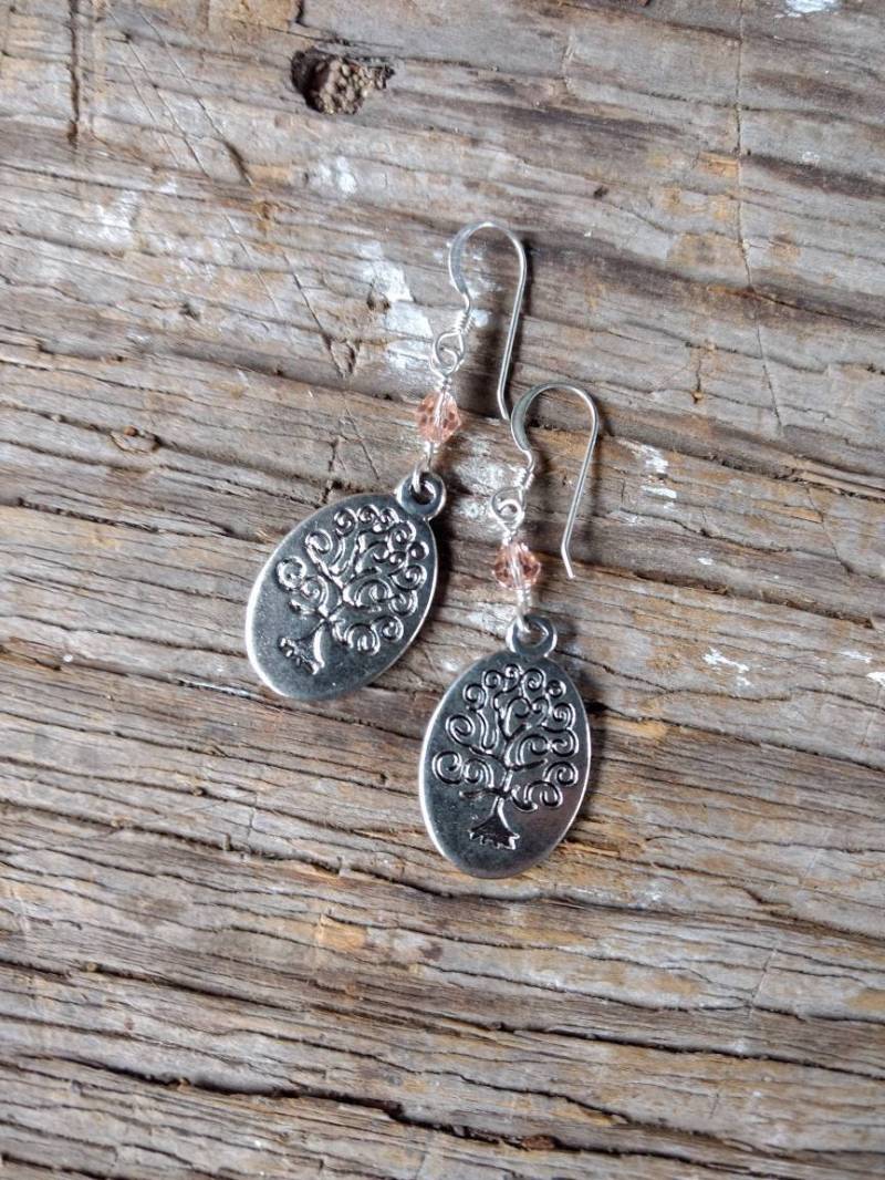 Baum Des Lebens Pewter Charm Peach Swarovski Cyrstal Sterling Silber Ohrringe Baum Des Lebens Pewter Charm Peach Swarovski Cyrstal Sterling Silber Ohrringe von JaspersJewels