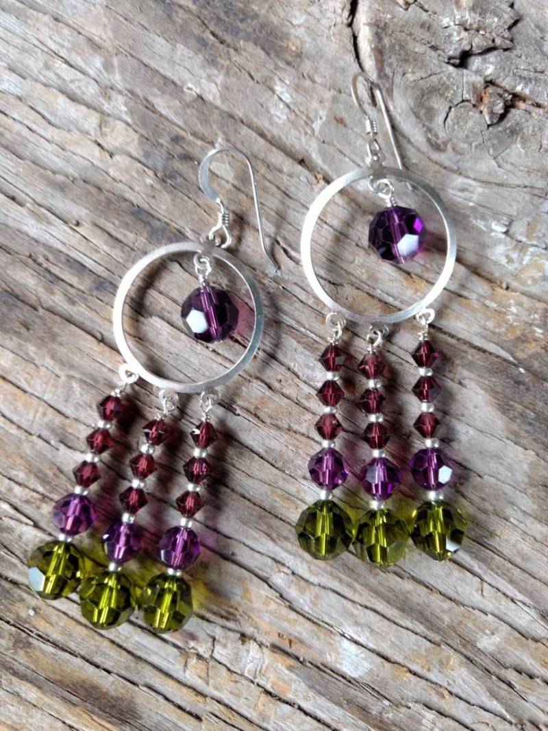 Chandelier Ohrringe Olivine, Amethyst, Burgundy Swarovski Kristall Bunte Hochzeit Prom Sterling Silber Chandelier Ohrringe Olivine, Amethyst, Burgundy Swarovski Kristall Bunte Hochzeit Prom Sterling Silber von JaspersJewels