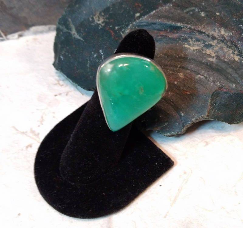 Chrysoprase Stone Statement Ring Sterling Silber Atemberaubend Größe 7 von JaspersJewels