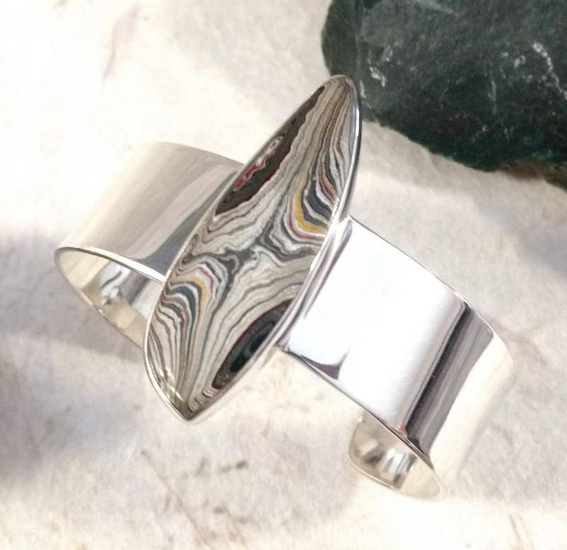 Fordite Statement Cuff Armband Sterling Silber Breitband Wow Fordite Statement Cuff Armband Sterling Silber Breitband Wow von JaspersJewels