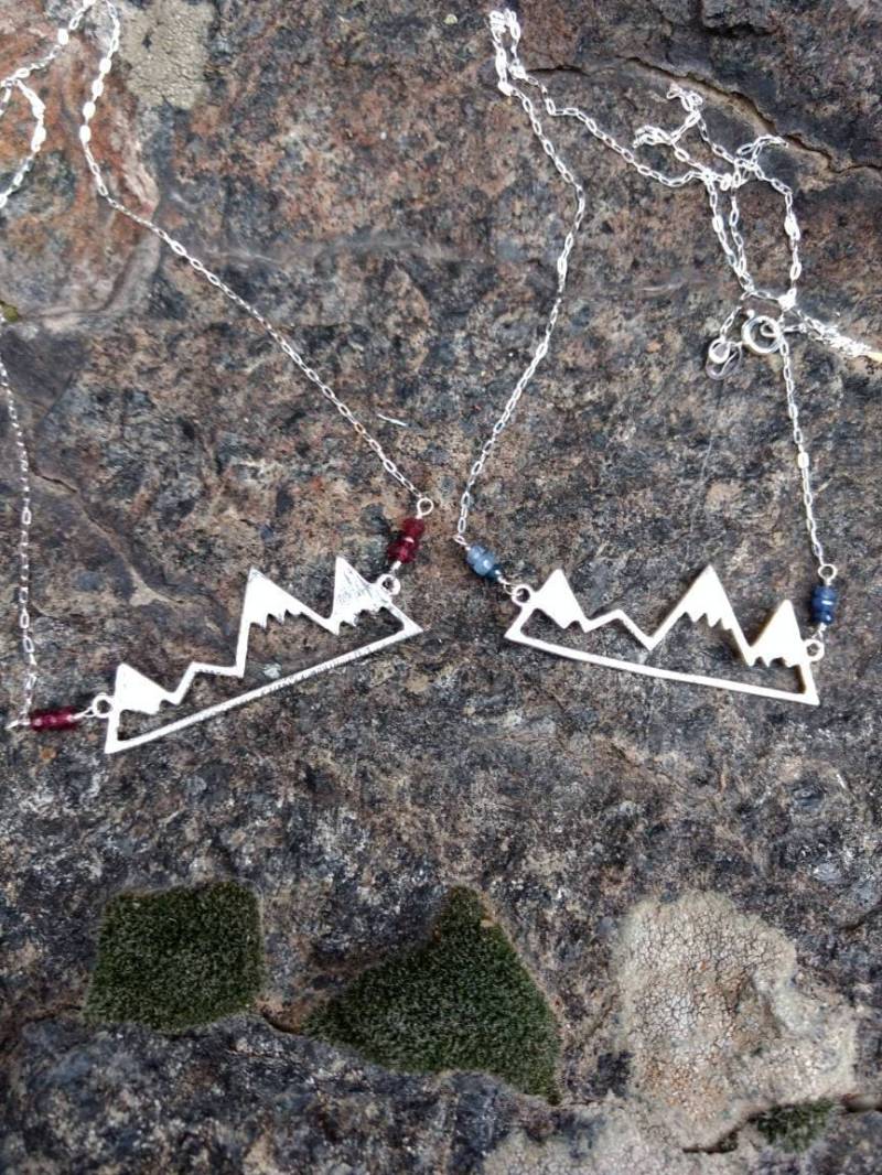 Gebirge Sterling Silber Halskette Montana Sapphire Oder Granat Wählen Sie Steine von JaspersJewels
