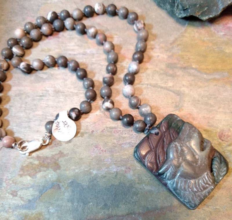 Geschnitzte Bär Anhänger Silberblatt Jasper Natürliche Edelstein Sterling Silber Halskette Geschnitzte Bär Anhänger Silberblatt Jasper Natürliche Edelstein Sterling Silber Halskette von JaspersJewels