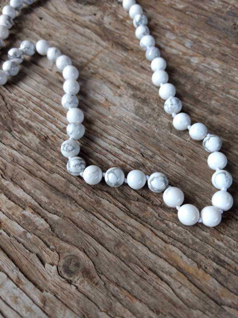 Howlite Chakra Halskette Alle Natürlichen Halbedelsteine Heilmetaphysical Howlite Chakra Halskette Alle Natürlichen Halbedelsteine Heilmetaphysical von JaspersJewels