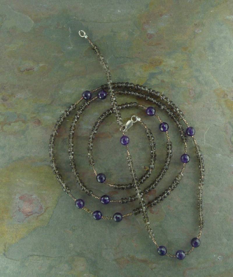 Langes Rauchquarz & Amethyst Facettiertes Wickel-Halsketten-Armband Langes Rauchquarz & Amethyst Facettiertes Wickel-Halsketten-Armband von JaspersJewels