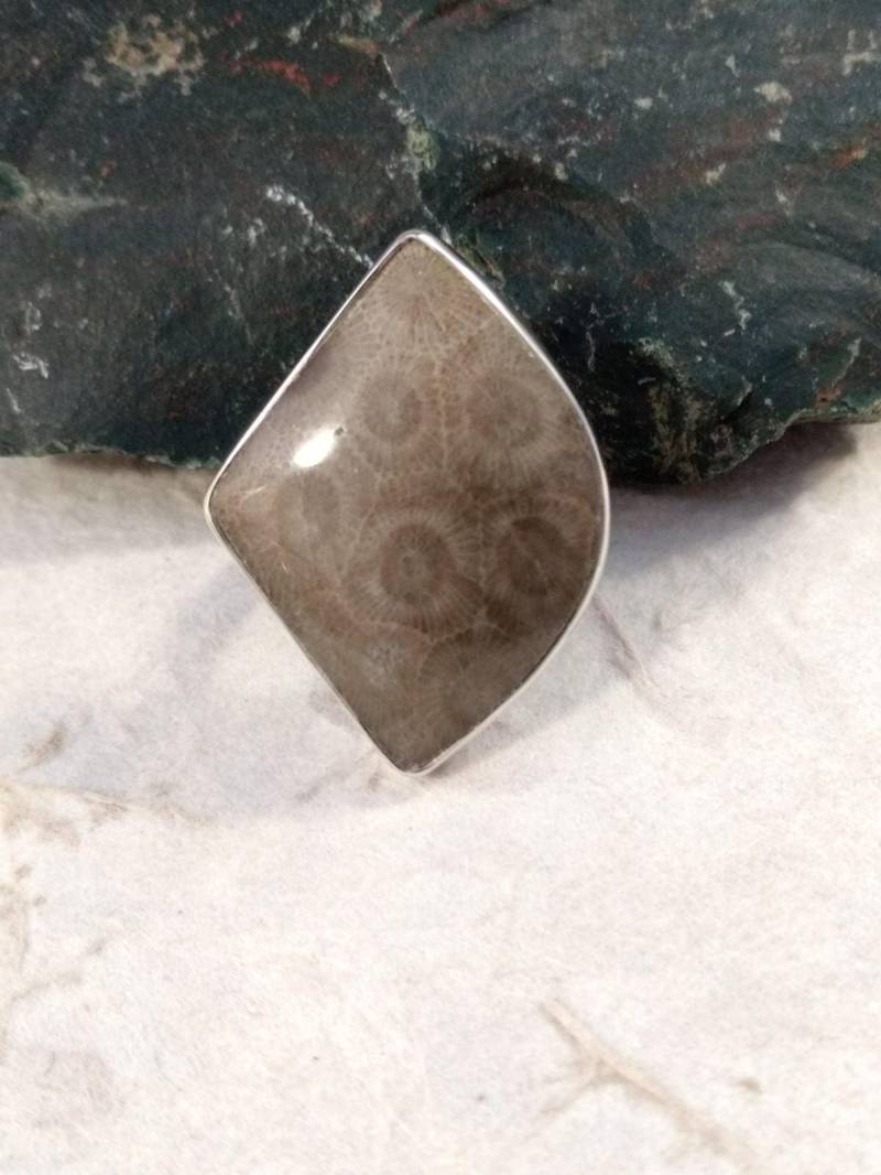 Petoskey Stone Statement Ring Fossil Koralle Sterling Silber Größe 9 Petoskey Stone Statement Ring Fossil Koralle Sterling Silber Größe 9 von JaspersJewels