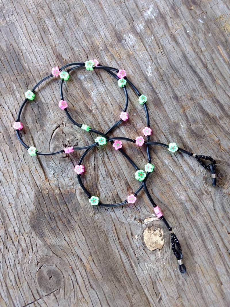Sale Hübsche Rosa & Grüne Blumen Frühling Fimo Polymer Clay Und Glasperlen Brillen Kette Sale Hübsche Rosa & Grüne Blumen Frühling Fimo Polymer Clay Und Glasperlen Brillen Kette von JaspersJewels