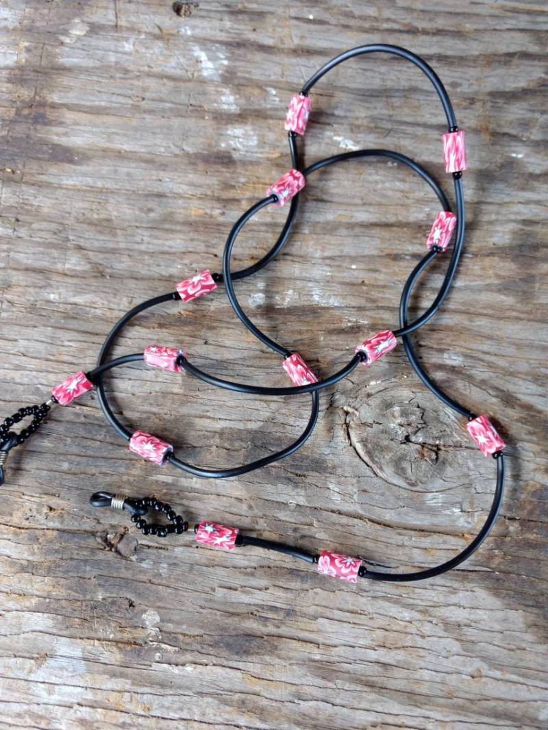 Sale Skurrile Rot Pink & Weiß Fimo Polymer Clay, Glasperlen, Gummischlauch Brillen Kette Sale Skurrile Rot Pink & Weiß Fimo Polymer Clay, Glasperlen, Gummischlauch Brillen Kette von JaspersJewels